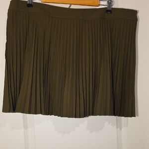 H&M Pleated Mini Skort - Olive Green - Size 18